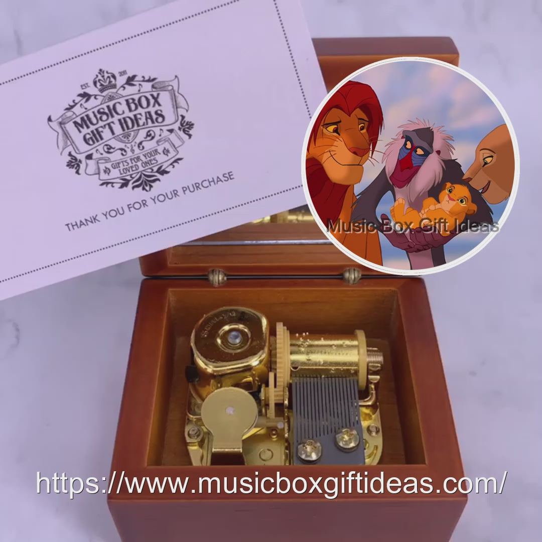 Disney The Lion King Soundtrack Circle of Life Simba 18-Note Music Box Gift (Wooden Clockwork) - Music Box Gift Ideas